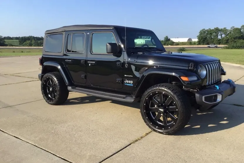 2022 Jeep Wrangler 4xe Unlimited Sahara photo 1