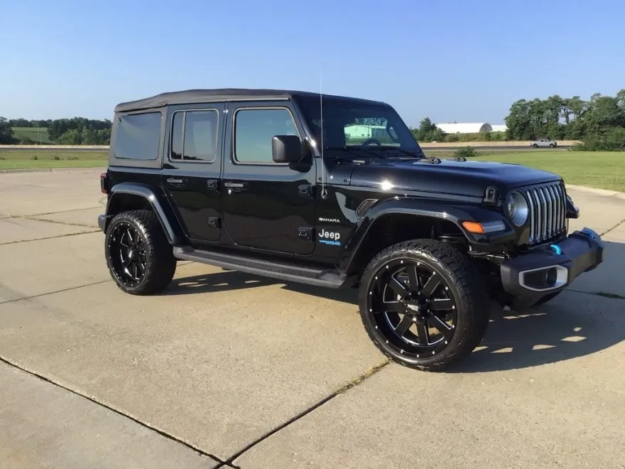 2022 Jeep Wrangler 4xe Unlimited Sahara photo 1