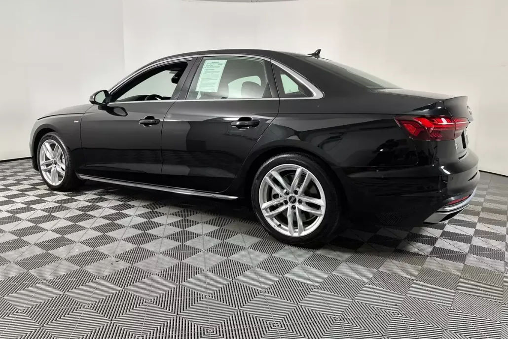 2024 Audi A4 45 S line Premium Plus photo 1