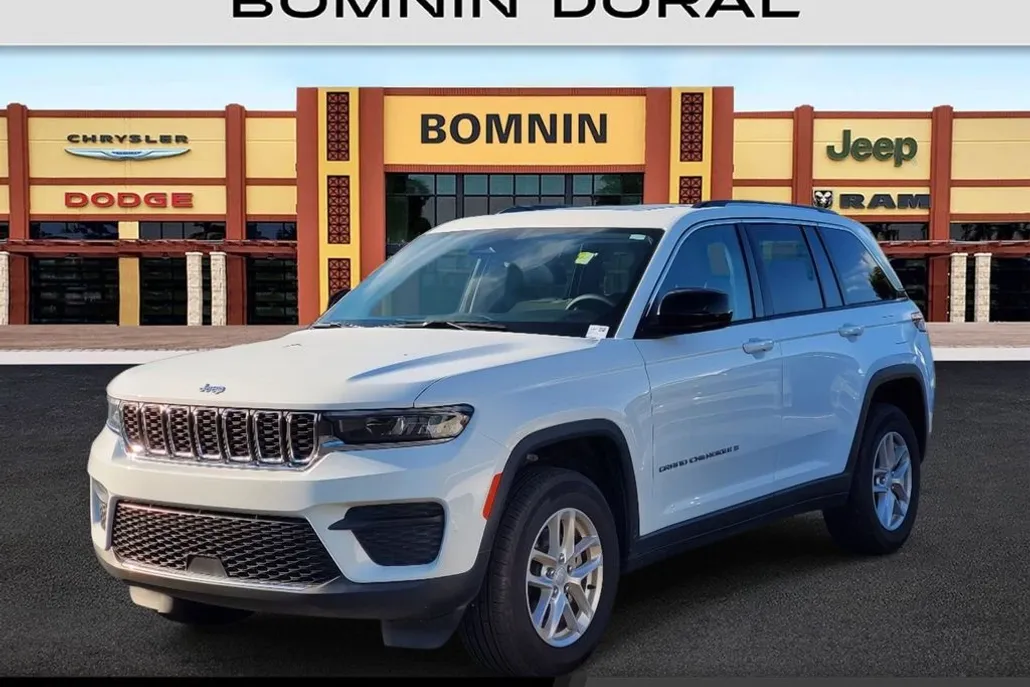2024 Jeep Grand Cherokee Laredo photo 1