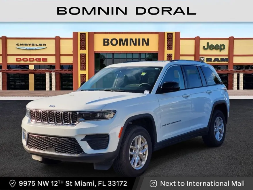 2024 Jeep Grand Cherokee Laredo photo 1