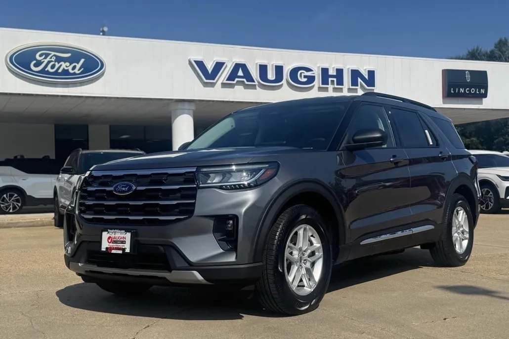 2025 Ford Explorer photo 1