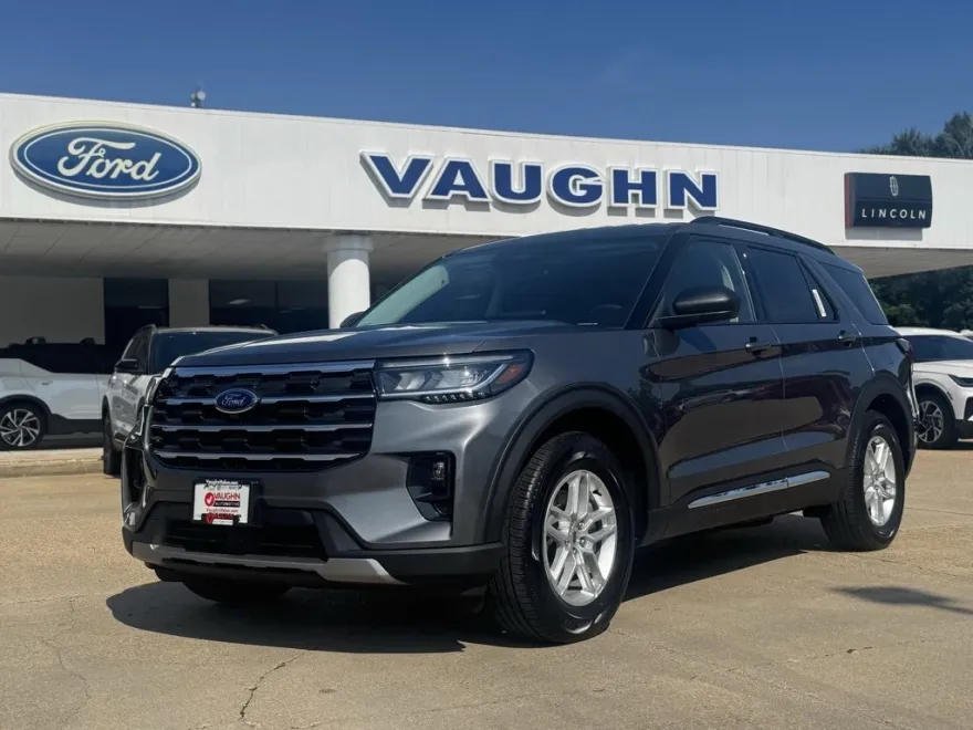2025 Ford Explorer photo 1