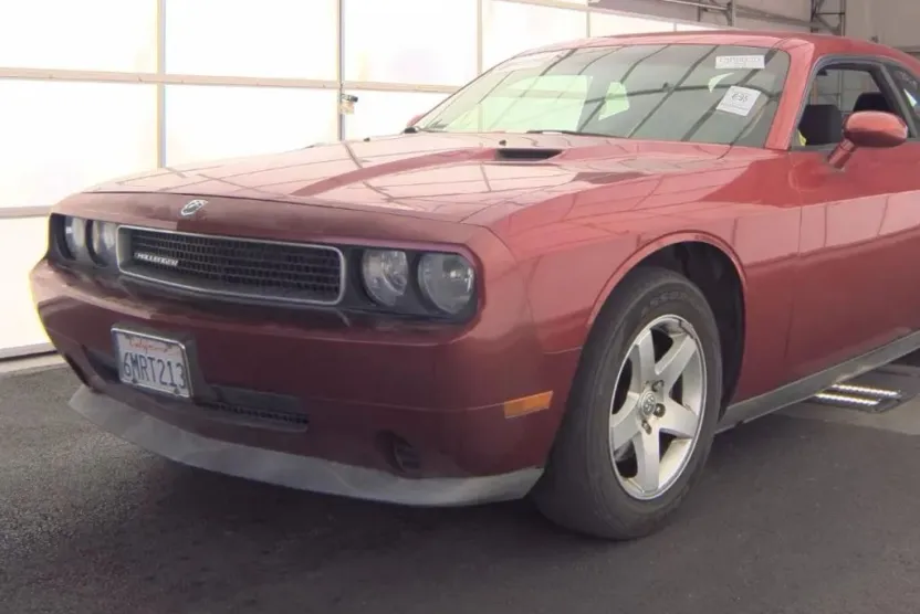 2010 Dodge Challenger SE photo 1