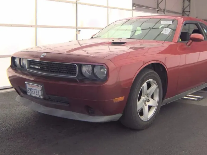 2010 Dodge Challenger SE photo 1