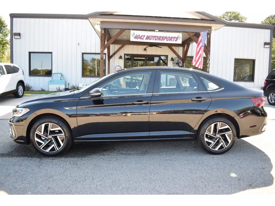 2023 Volkswagen Jetta SEL photo 1