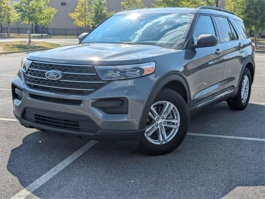 2024 Ford Explorer XLT photo 1