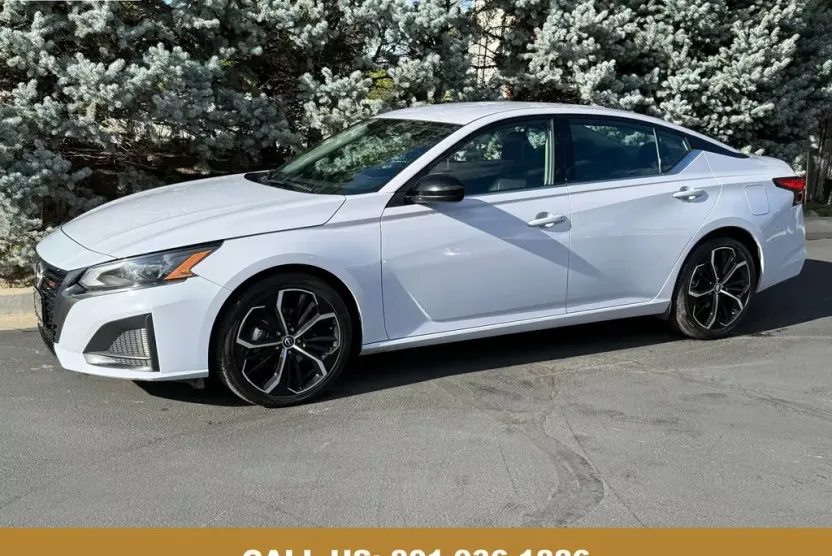 2024 Nissan Altima 2.5 SR photo 1
