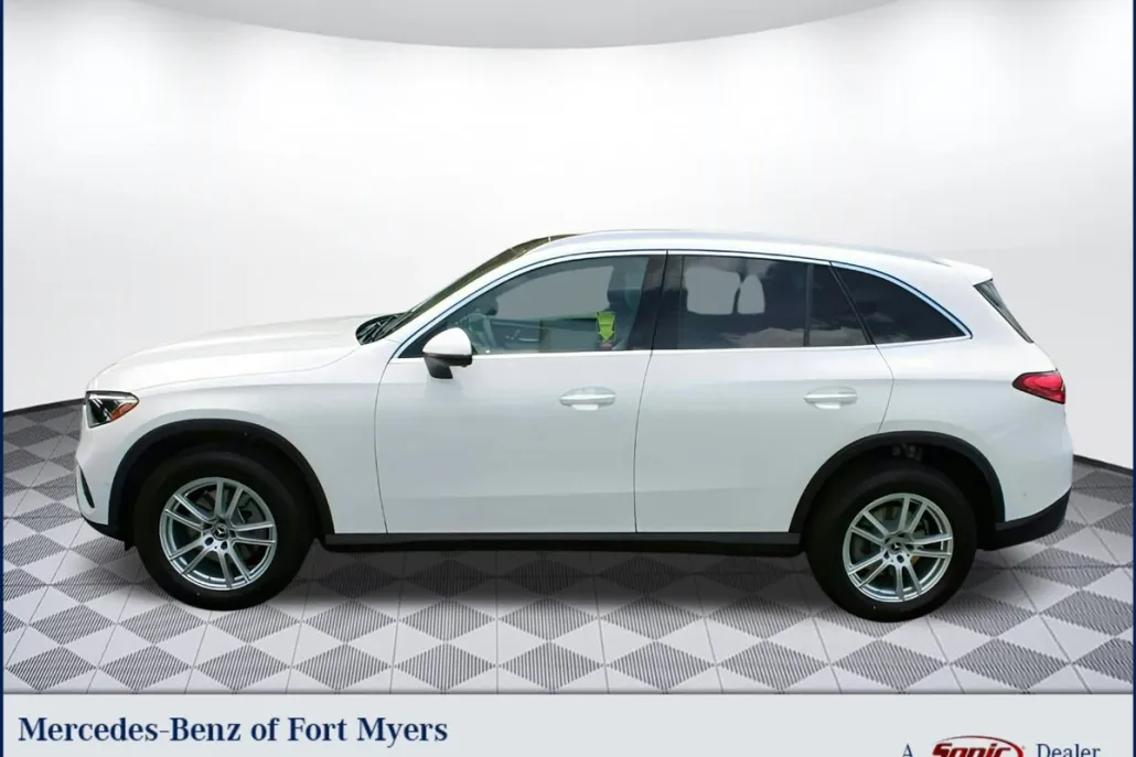 2025 Mercedes Benz GLC 300 photo 1