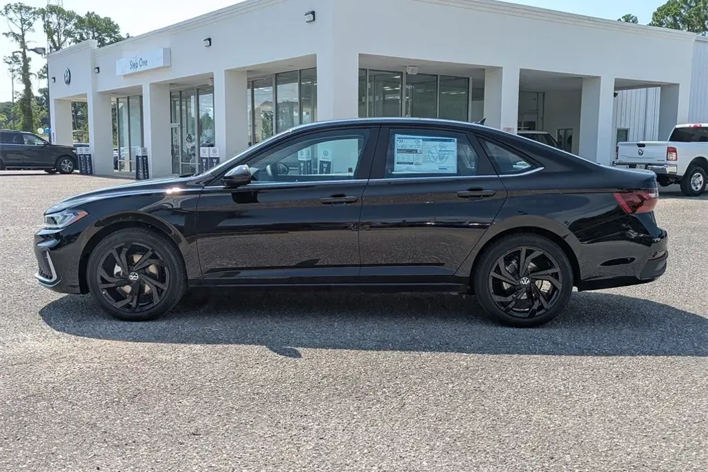2025 Volkswagen Jetta 1.5T SE photo 1