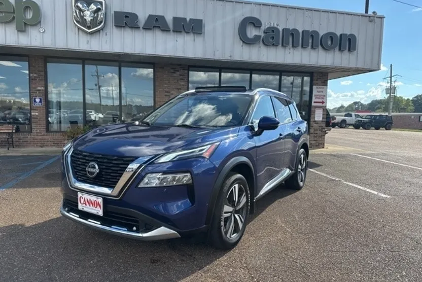 2023 Nissan Rogue Platinum photo 1