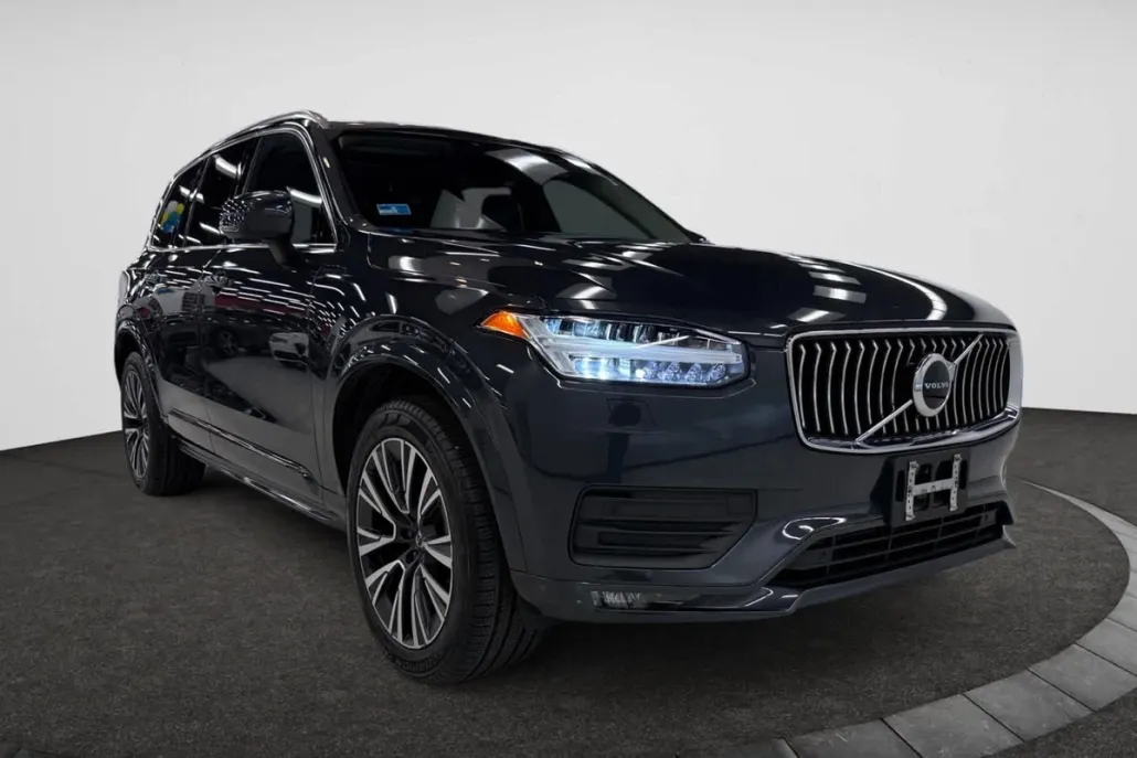 2022 Volvo XC90 T5 AWD Momentum photo 1
