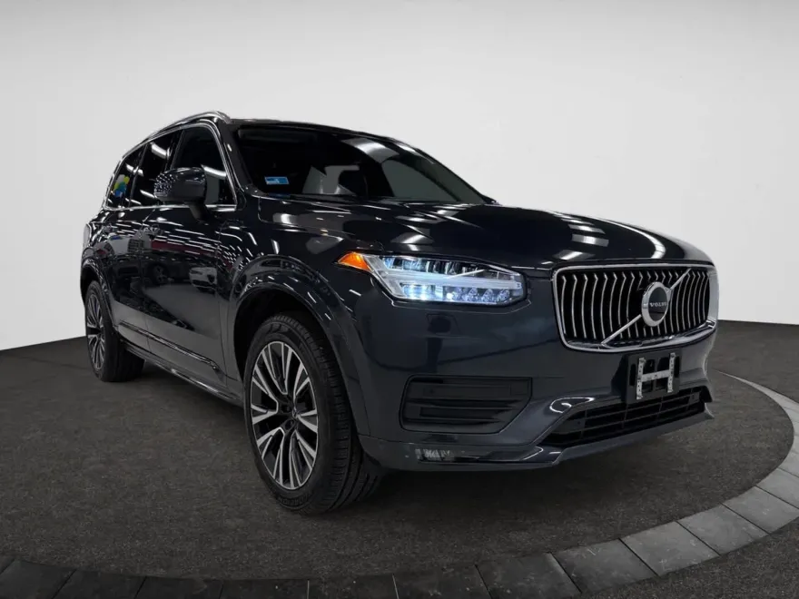 2022 Volvo XC90 T5 AWD Momentum photo 1