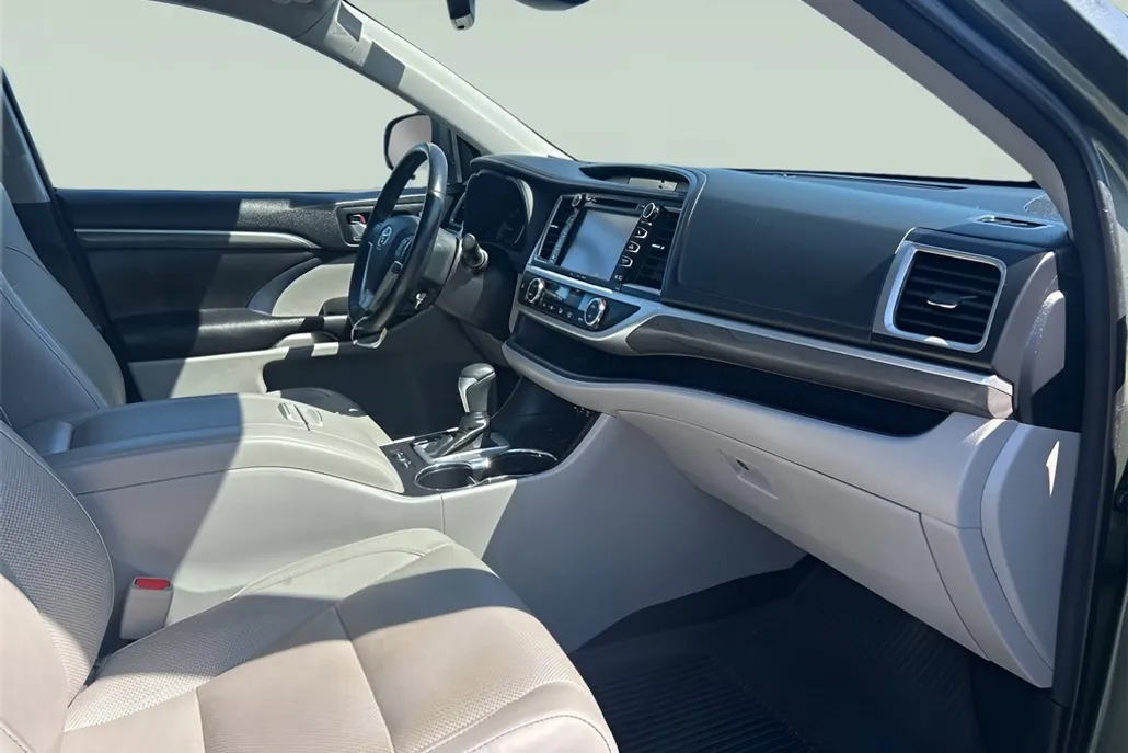 2018 Toyota Highlander Limited photo 1