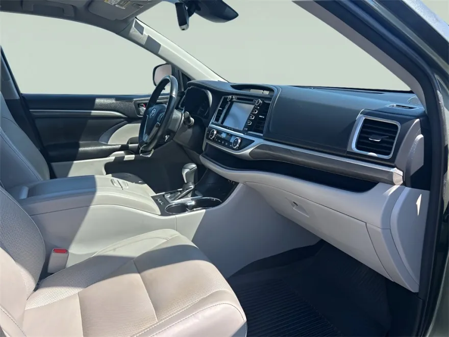 2018 Toyota Highlander Limited photo 1