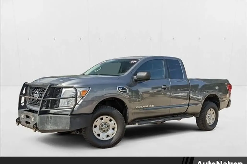 2017 Nissan Titan photo 1