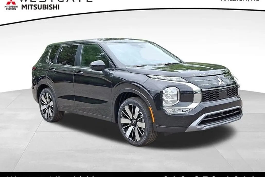 2025 Mitsubishi Outlander SE photo 1