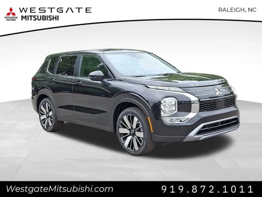 2025 Mitsubishi Outlander SE photo 1
