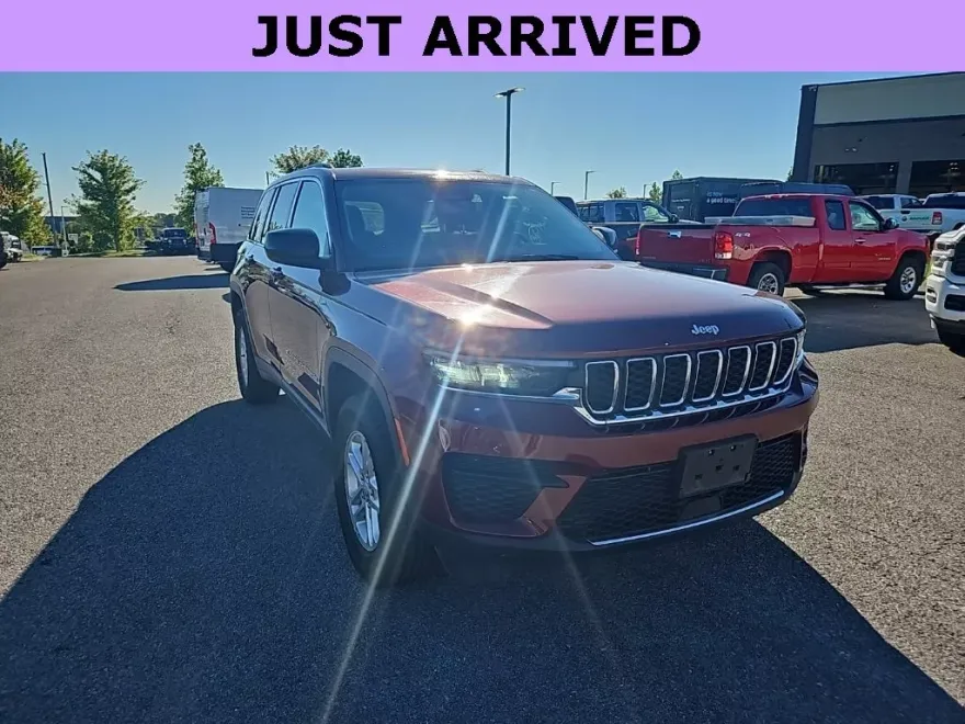 2023 Jeep Grand Cherokee Laredo photo 1