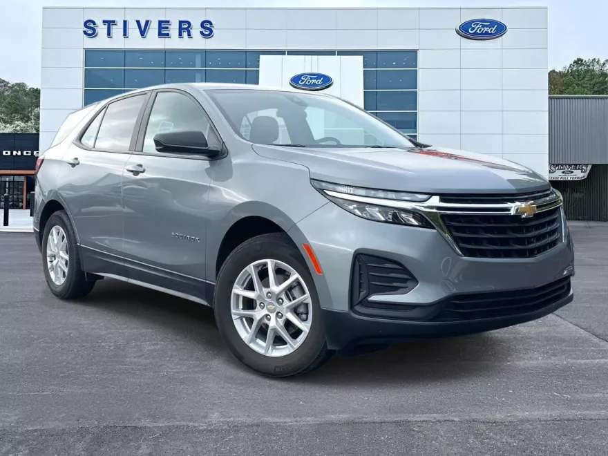 2023 Chevrolet Equinox LS photo 1