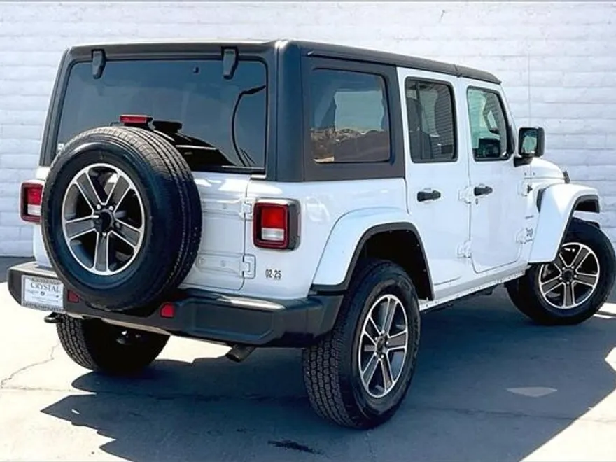 2023 Jeep Wrangler Sahara photo 10