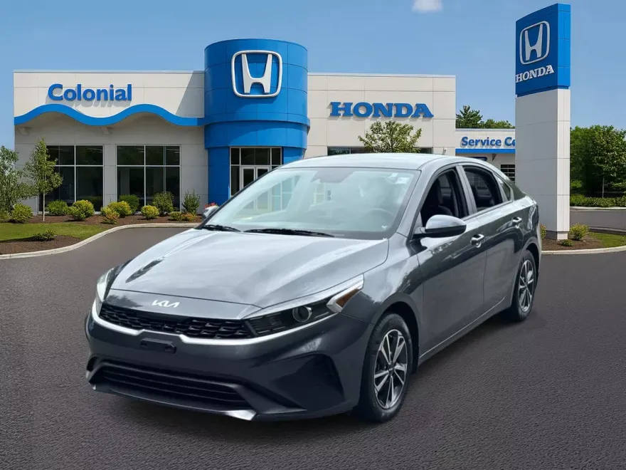 2023 Kia Forte LXS photo 1