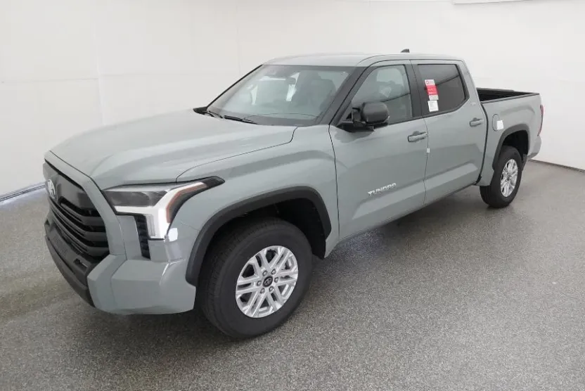 2025 Toyota Tundra SR5 CrewMax photo 1