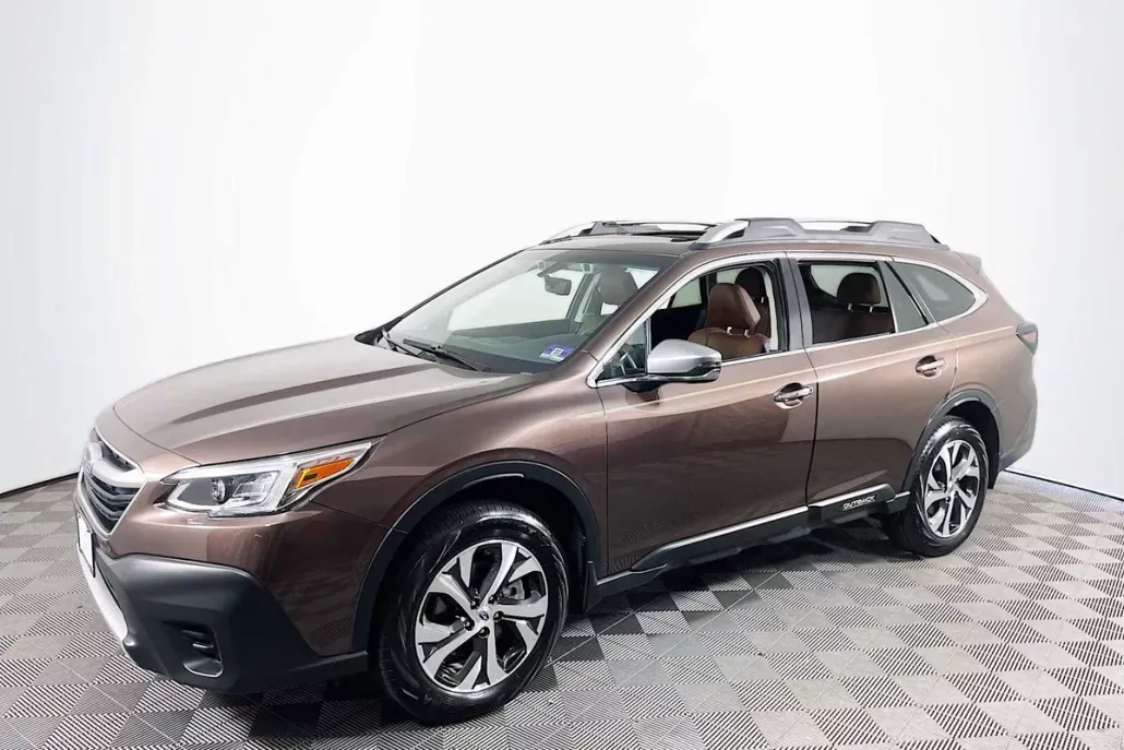2020 Subaru Outback Touring photo 1
