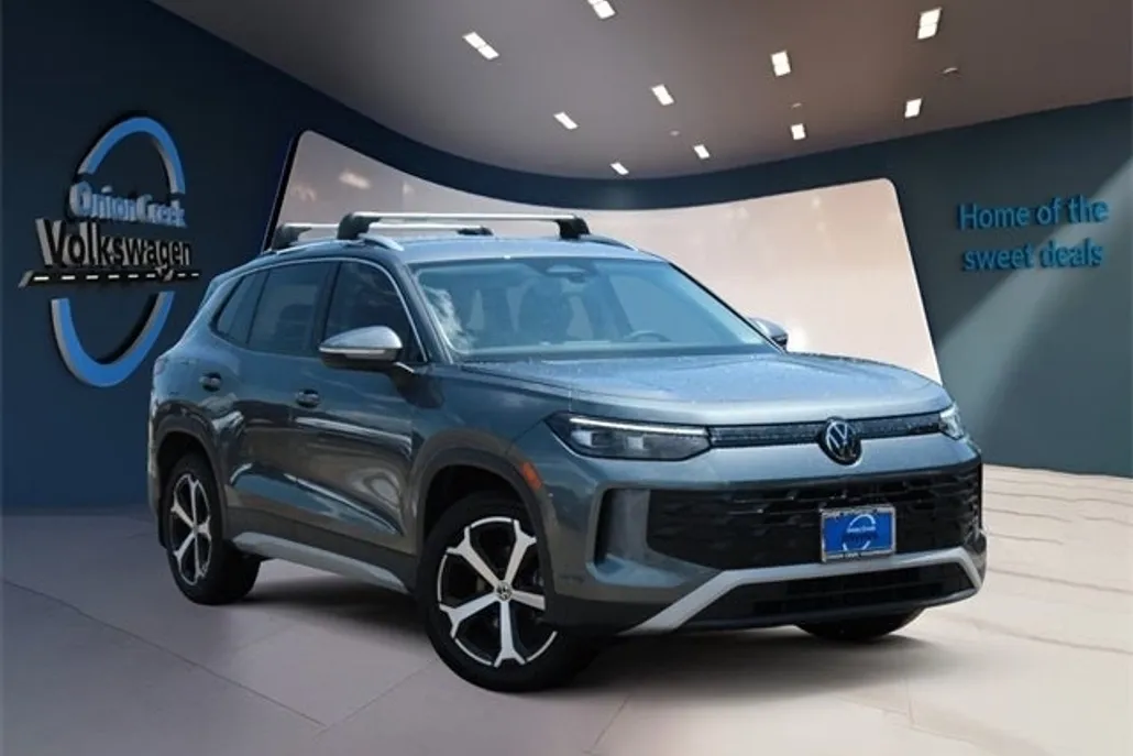 2025 Volkswagen Tiguan SE photo 1