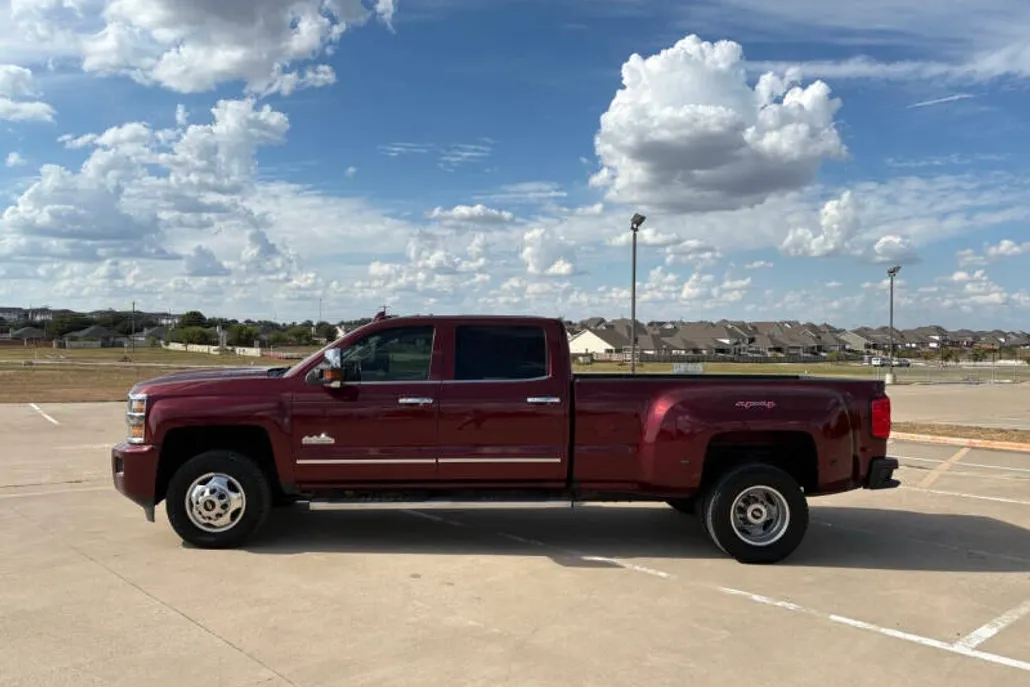 2017 Chevrolet Silverado 3500HD High Country photo 1