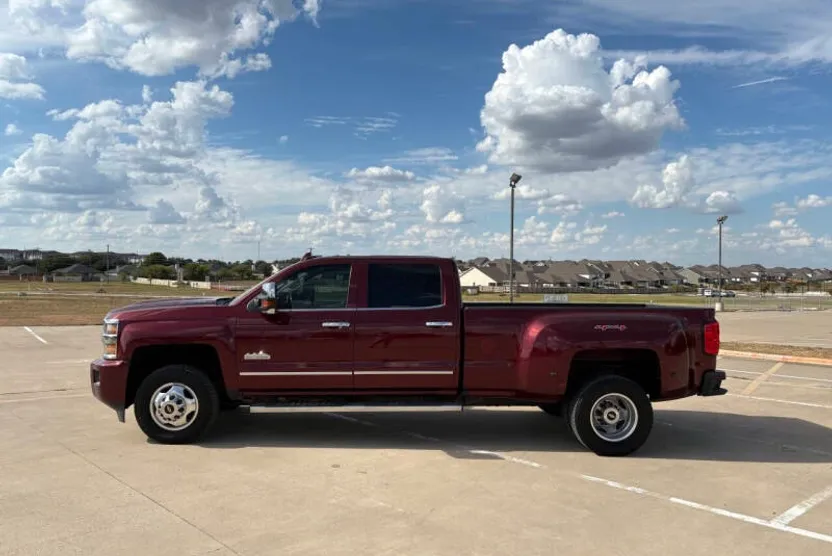 2017 Chevrolet Silverado 3500HD High Country photo 1