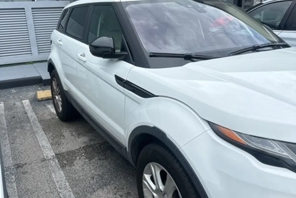 2017 Land Rover Range Rover Evoque SE photo 1