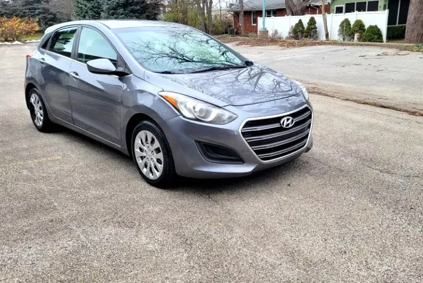2017 Hyundai Elantra GT photo 1