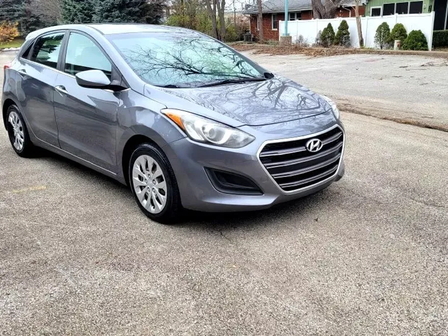 2017 Hyundai Elantra GT photo 1