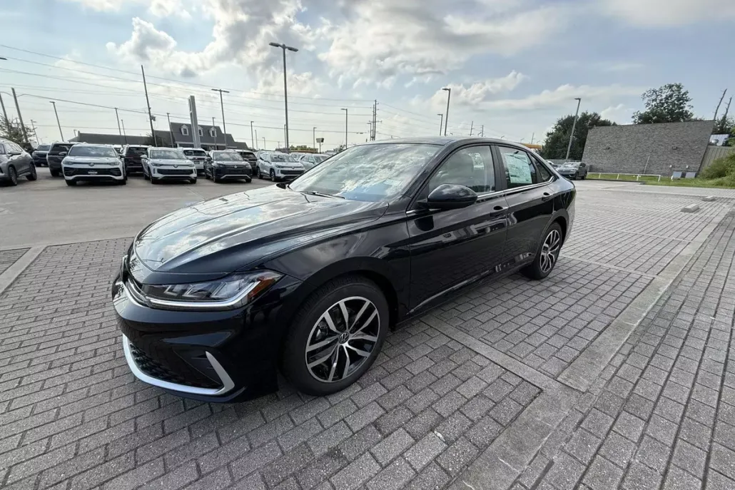 2025 Volkswagen Jetta 1.5T SE photo 1
