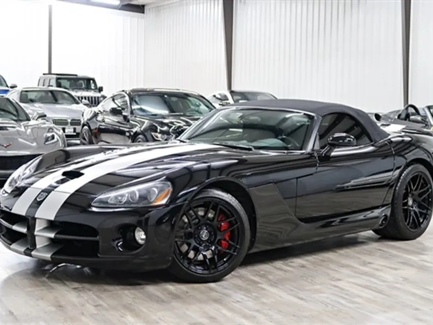 2005 Dodge Viper SRT10 photo 2