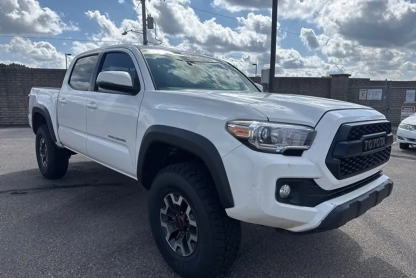 2019 Toyota Tacoma TRD Off-Road V6 photo 1