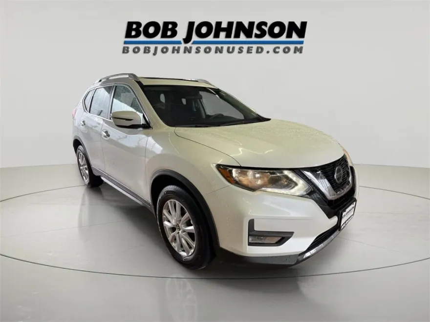 2020 Nissan Rogue SV photo 1