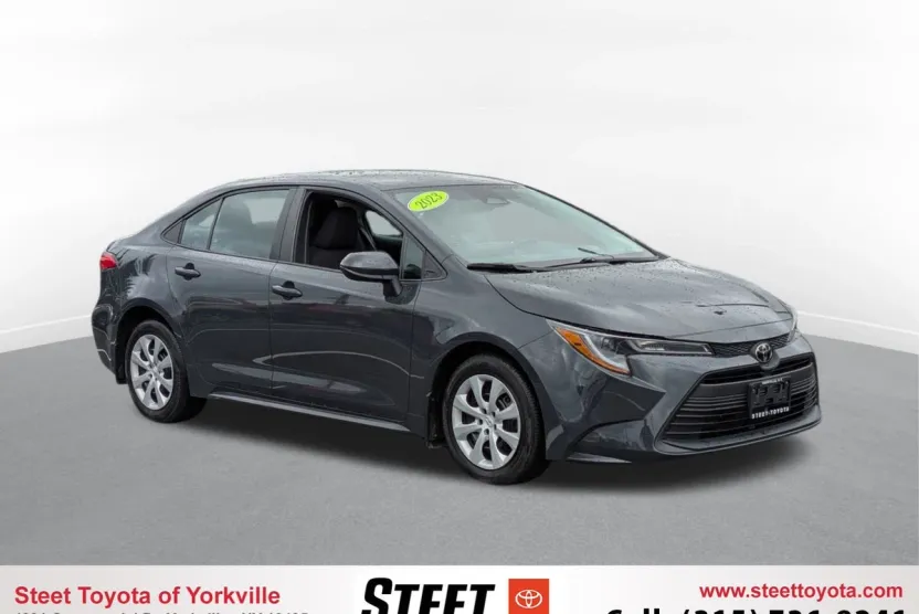 2023 Toyota Corolla LE photo 1