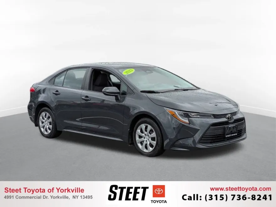 2023 Toyota Corolla LE photo 1