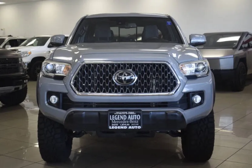 2019 Toyota Tacoma TRD Off-Road photo 1