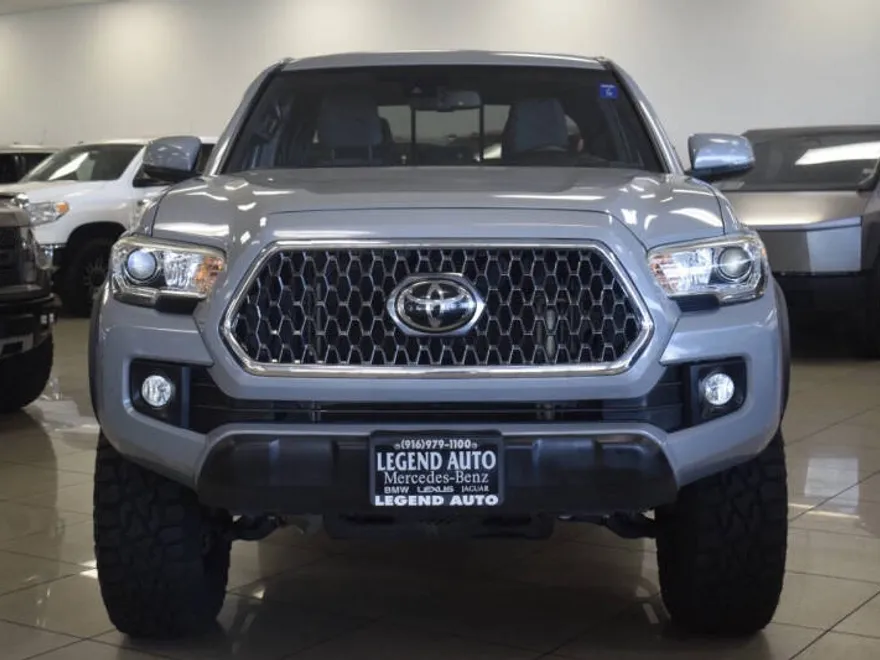 2019 Toyota Tacoma TRD Off-Road photo 1