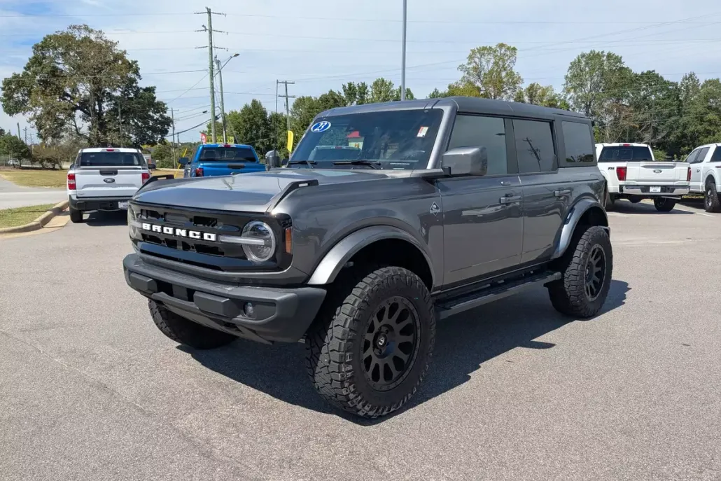 2023 Ford Bronco Outer Banks photo 1