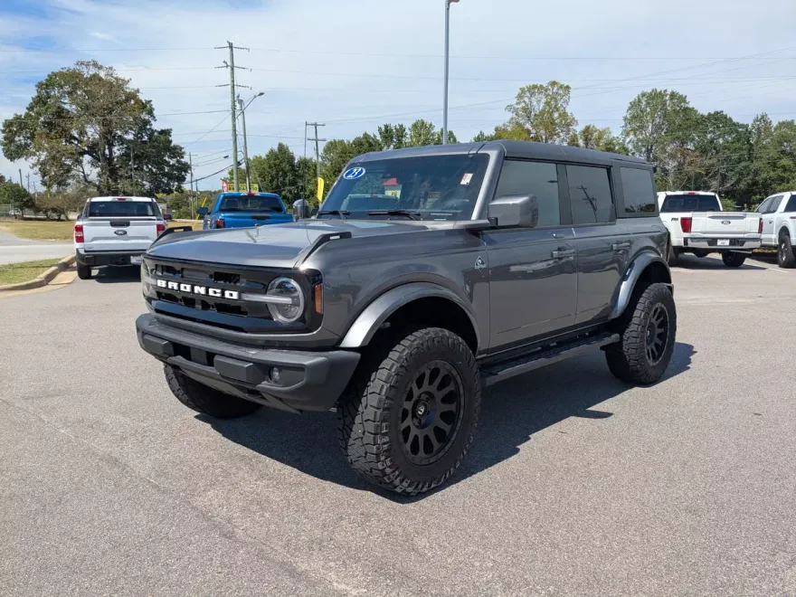 2023 Ford Bronco Outer Banks photo 1
