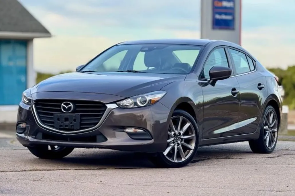 2018 Mazda Mazda3 Touring photo 1