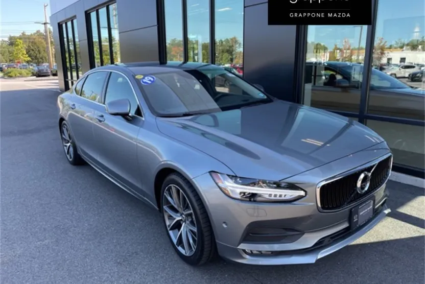 2019 Volvo S90 T6 Momentum photo 1