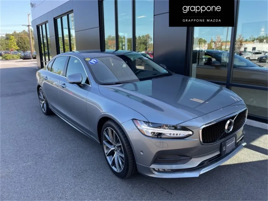 2019 Volvo S90 T6 Momentum photo 1