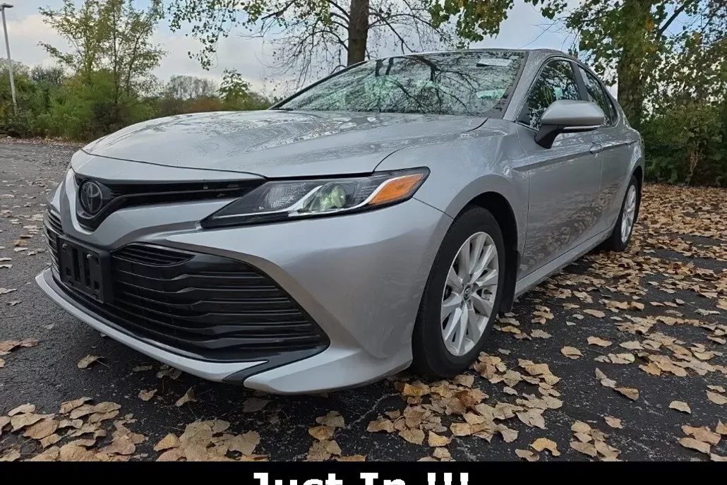 2019 Toyota Camry LE photo 1