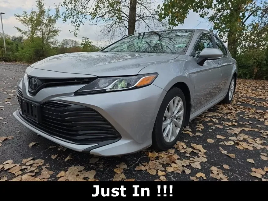 2019 Toyota Camry LE photo 1