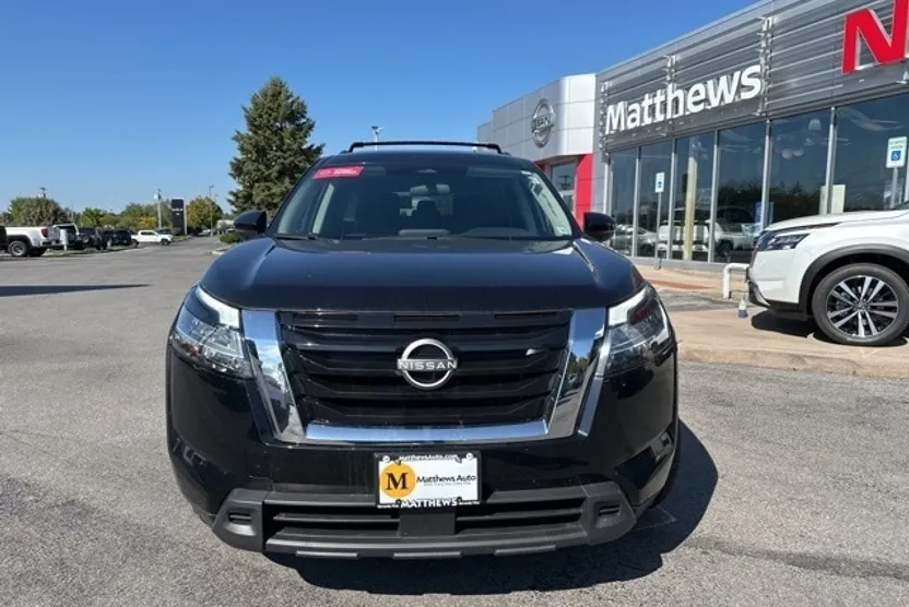 2022 Nissan Pathfinder SV photo 1